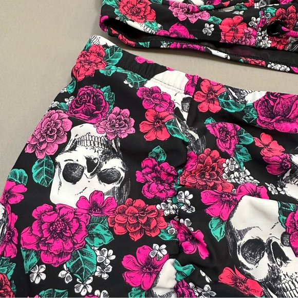 TORRID skulls roses Day of the Dead floral bikini swimsuit set, 0X, L, 12. - Picture 5 of 8